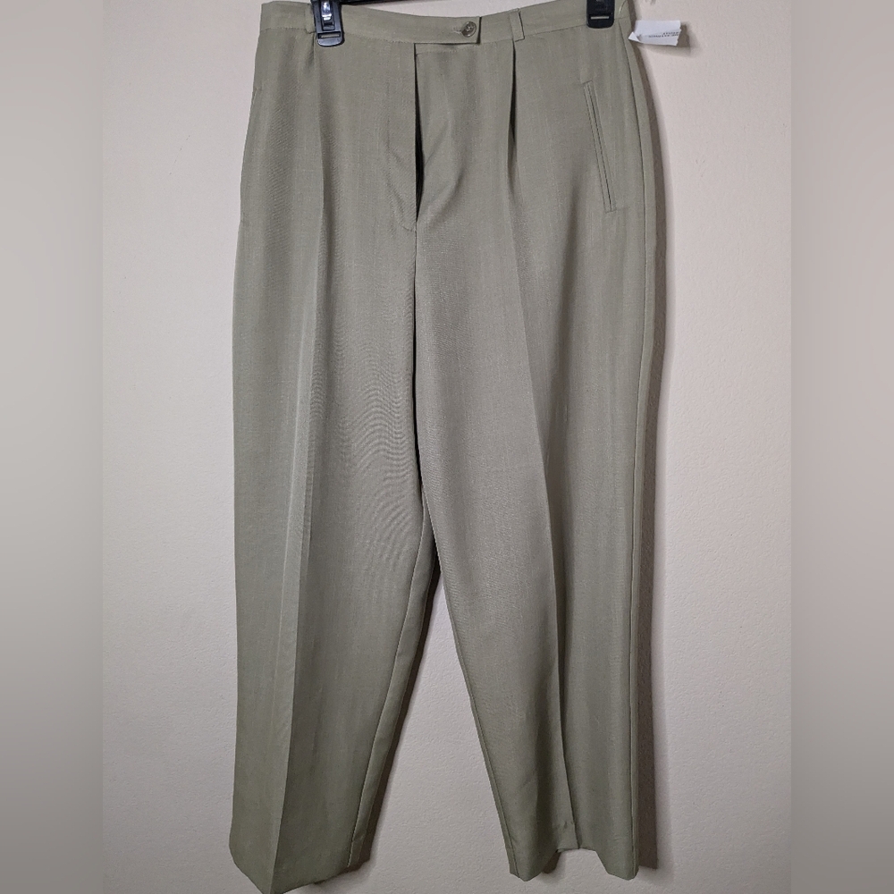Larry Levine Womens Dress Pants sz 12 Beige Straight Leg Pleated Stretch New